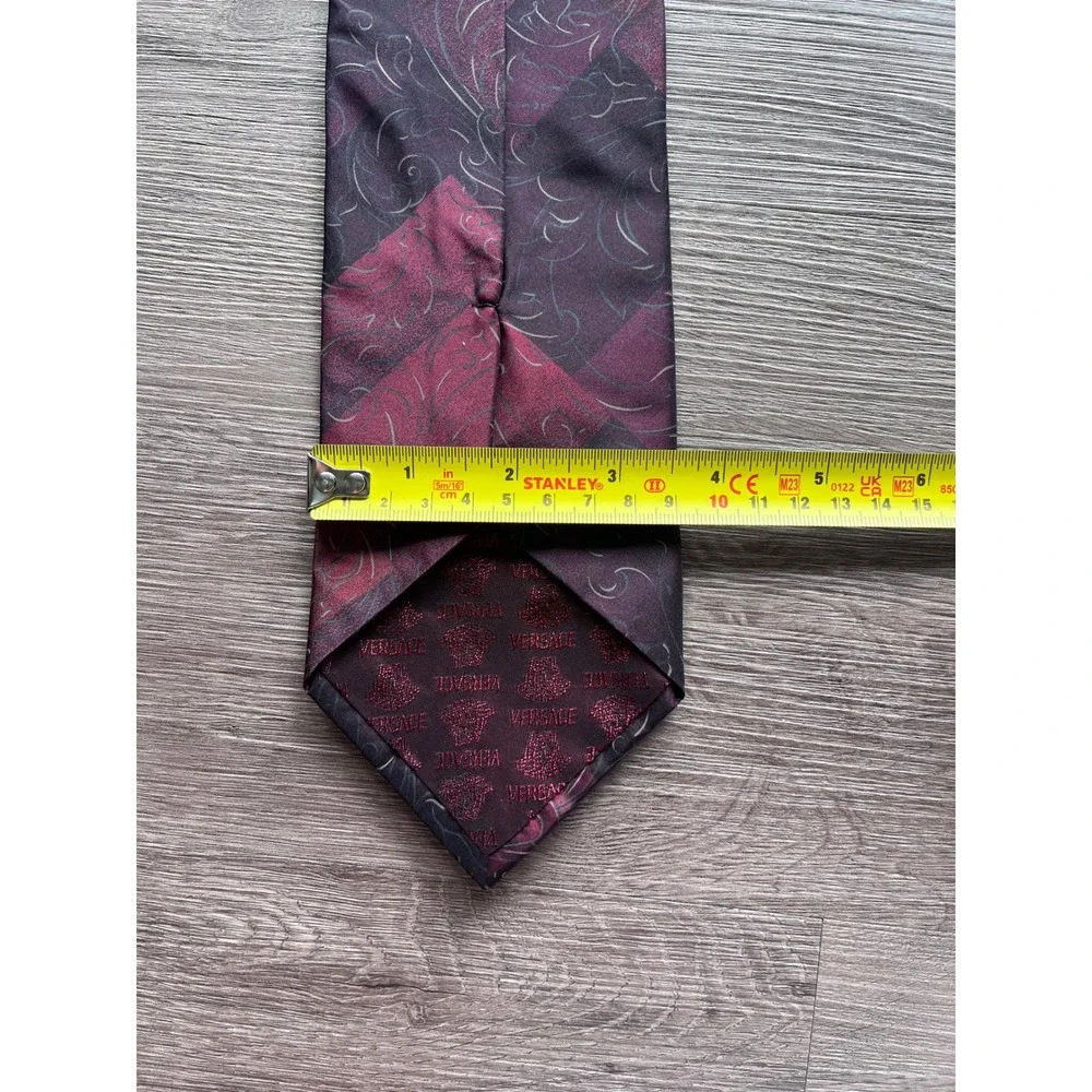 Gianni Versace Silk Tie Burgundy Plum Baroque Medusa Geometric Made in Italy